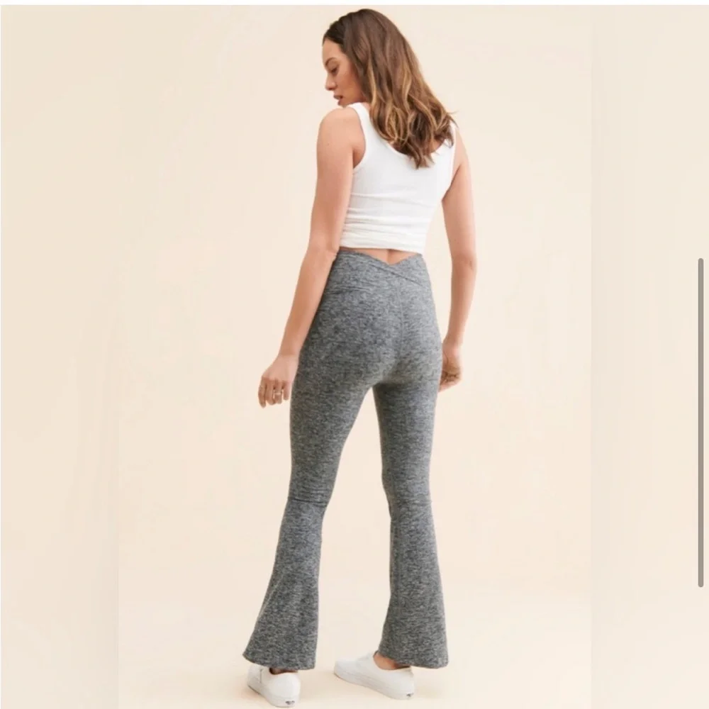 Year of Ours Maternity Flare Leggings Yoga Pants - Picture 3 of 6